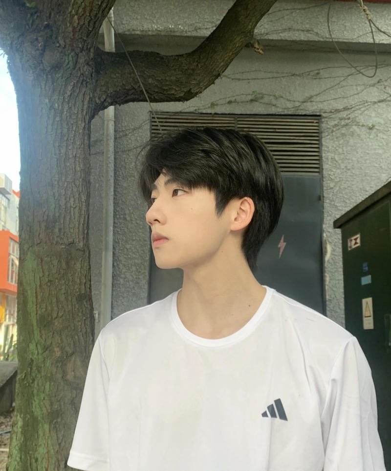 Ảnh trai đẹp 2k7 với gương mặt sáng phù hợp làm avatar