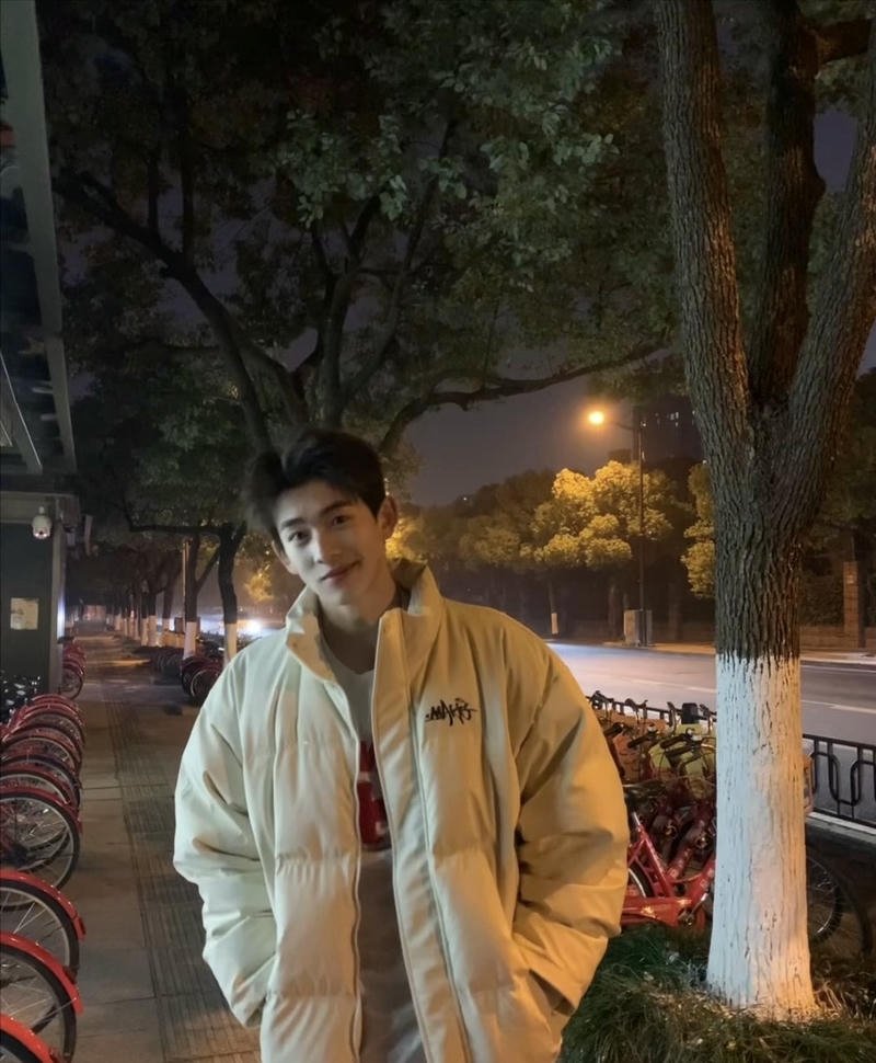 Ảnh trai đẹp 2k8 chàng trai trẻ phong cách năng động