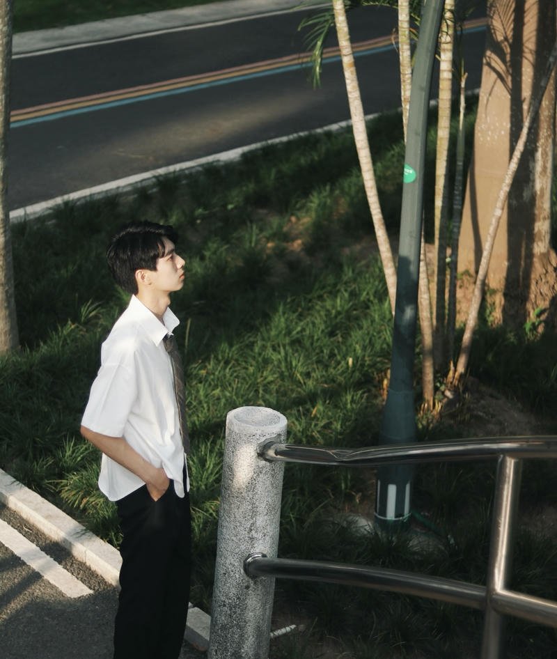 Ảnh trai đẹp 2k8 nam sinh góc nghiêng nổi bật