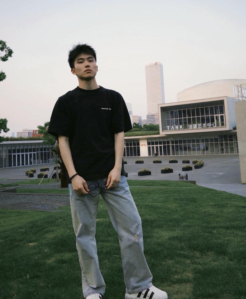 Ảnh trai đẹp 2k8 nam sinh phong cách thời trang hiện đại