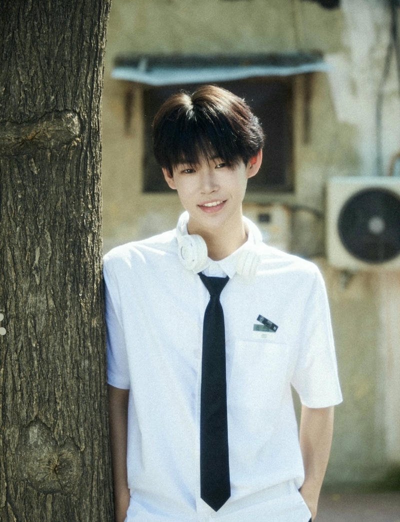 Ảnh trai đẹp 2k8 phong cách năng động và gương mặt cuốn hút