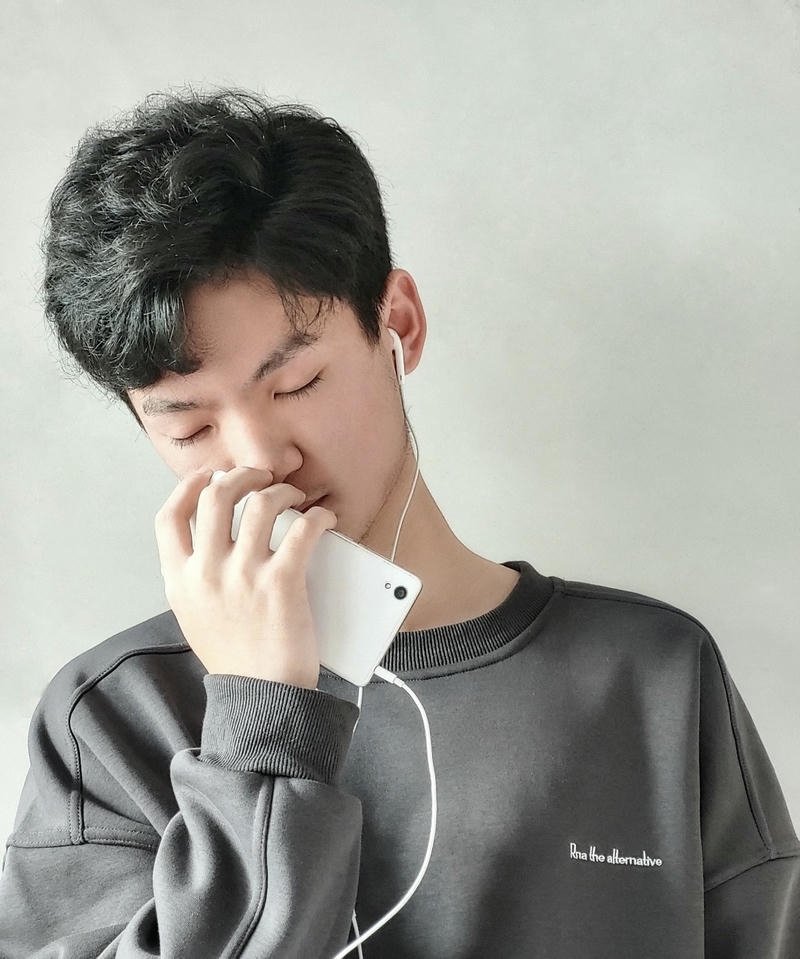 Ảnh trai đẹp 2k8 phong cách trẻ trung với gương mặt sáng