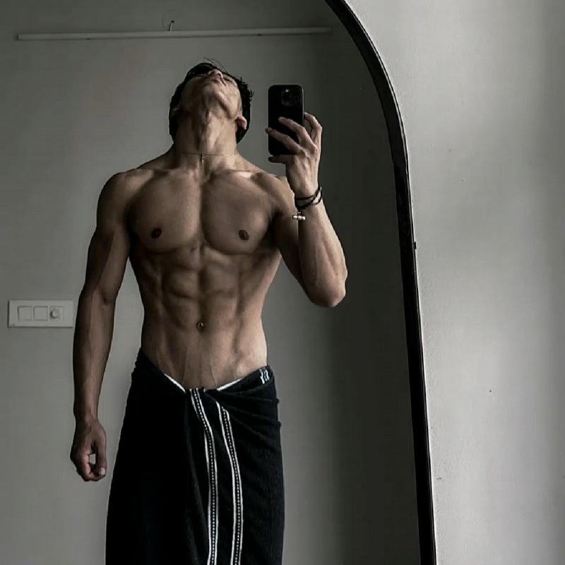 Ảnh trai đẹp 6 múi che mặt làm hình nền điện thoại