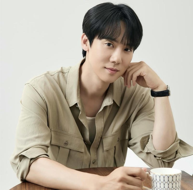 Ảnh trai đẹp Hàn Quốc gương mặt sáng vẻ ngoài thu hút