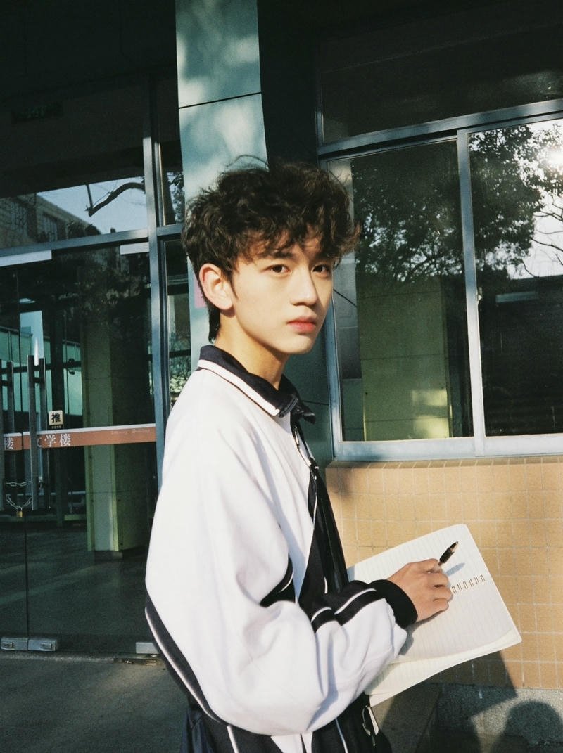 Ảnh trai đẹp K9 gương mặt sáng nét trẻ trung