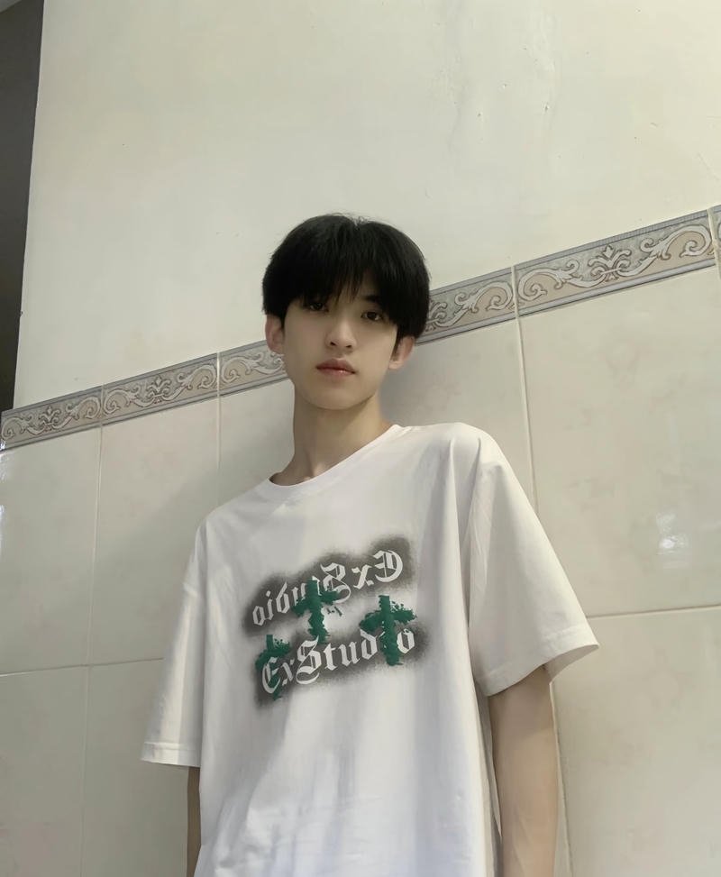 Ảnh trai đẹp K9 tóc gọn gàng gương mặt sáng