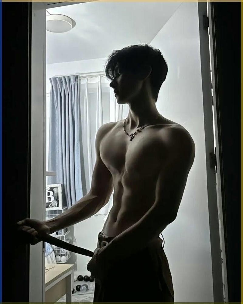 Ảnh trai đẹp sáu múi với góc chụp nghệ thuật ấn tượng