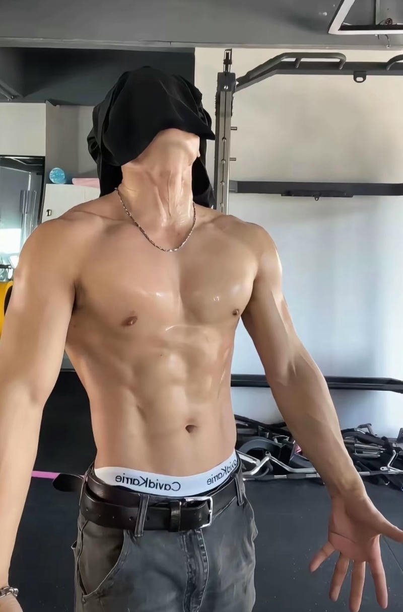 Ảnh trai sáu múi phong cách lạnh lùng đầy cuốn hút