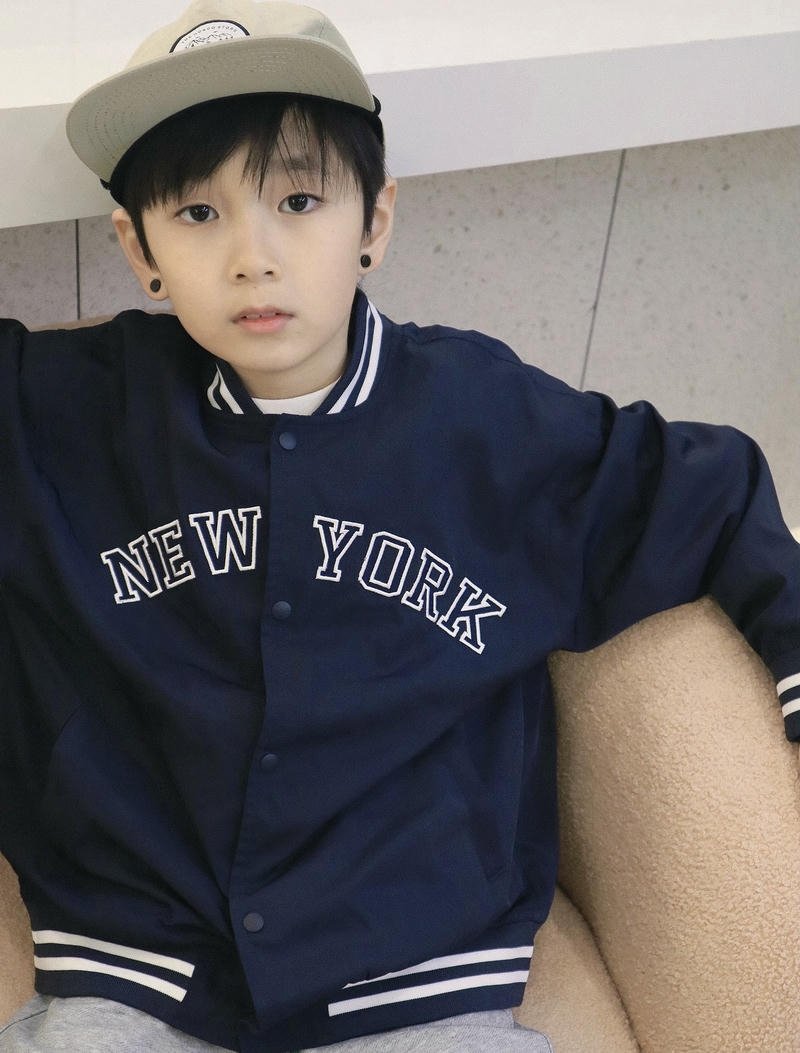 Biểu cảm đáng yêu của nam sinh trẻ trong ảnh trai đẹp 2k12