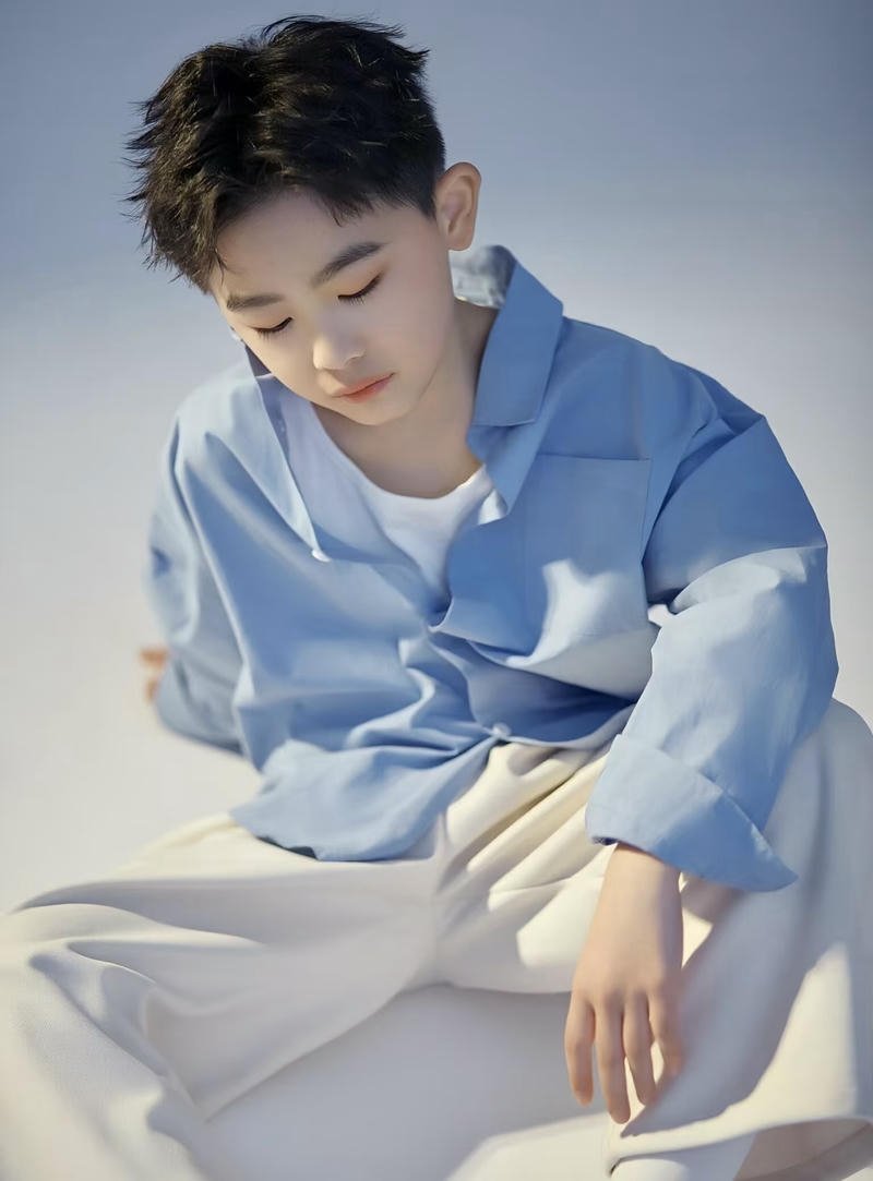 Biểu cảm đáng yêu trong ảnh trai đẹp 2k12