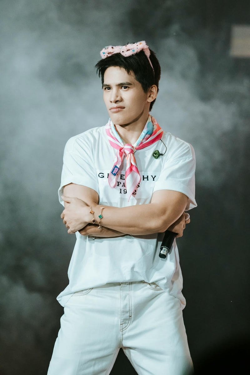 Biểu cảm tự nhiên đầy cảm xúc của Quốc Thiên