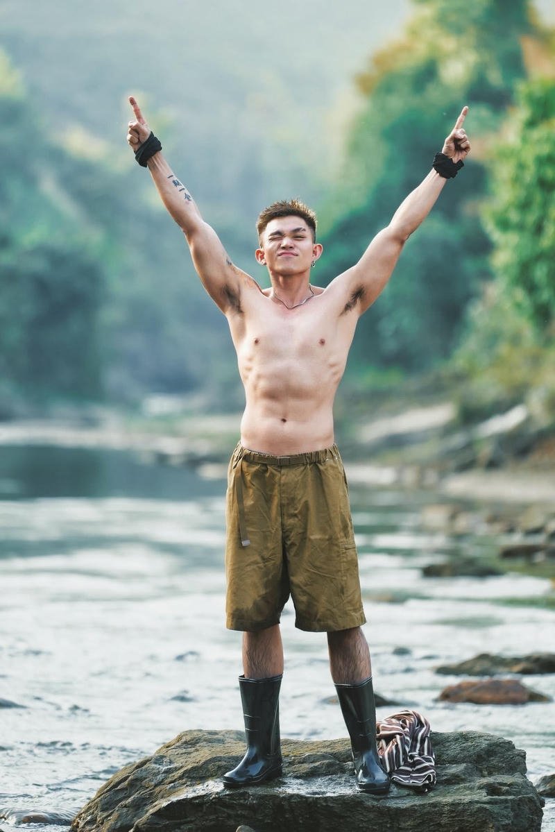 Biểu cảm tự tin trong bộ ảnh Jun Phạm