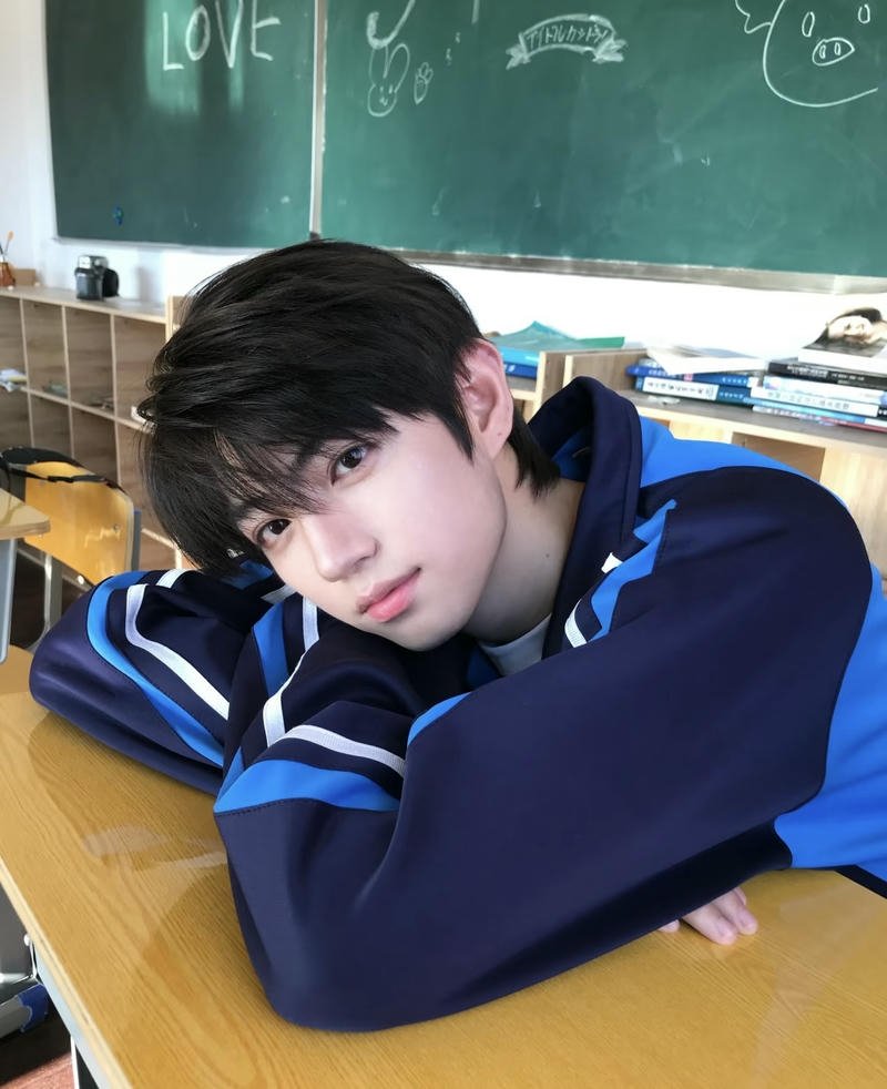 Bức hình học sinh nam dễ thương nụ cười hiền