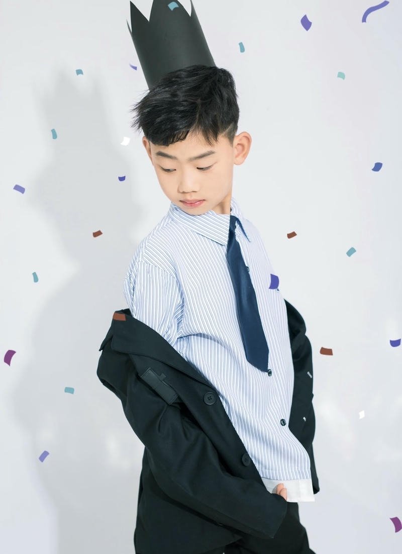 Bức hình trai đẹp 10 tuổi ánh mắt rõ nét nổi bật