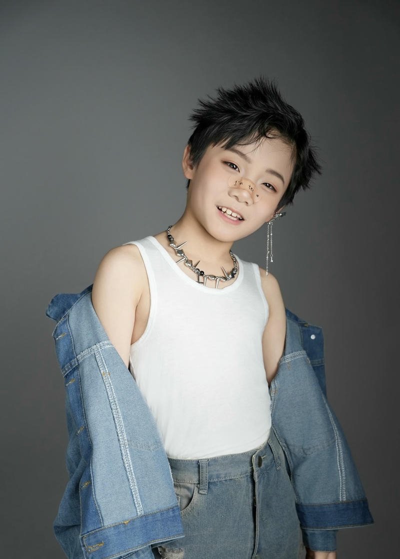 Bức hình trai đẹp 10 tuổi gương mặt sáng nét ngây thơ