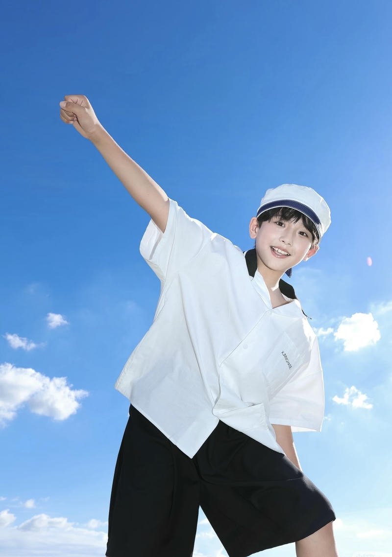 Bức hình trai đẹp 10 tuổi khuôn mặt sáng nét trẻ trung