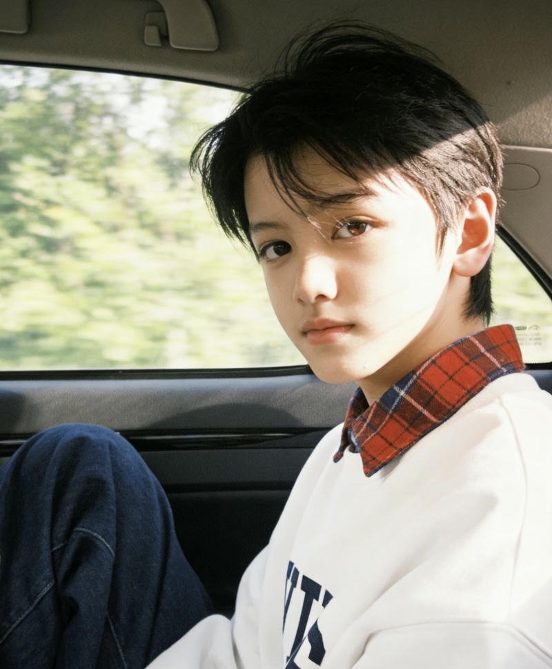 Bức hình trai đẹp 14 tuổi ánh mắt trong gương mặt sáng