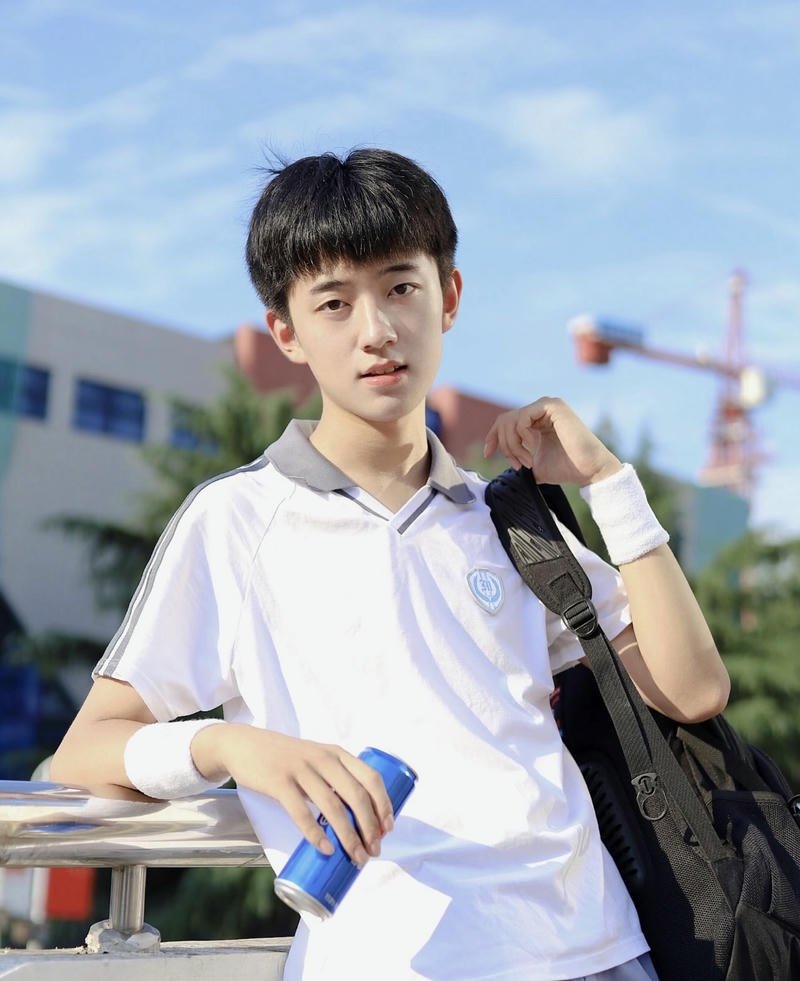 Bức hình trai đẹp 14 tuổi gương mặt sáng nét dịu