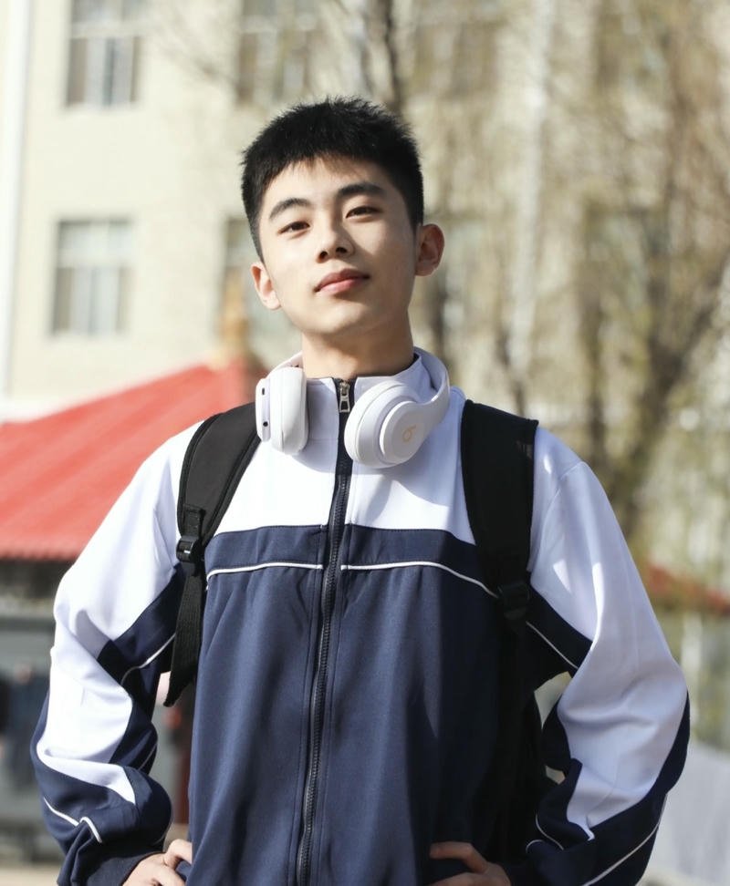 Bức hình trai đẹp 14 tuổi mái tóc ngắn nét trẻ