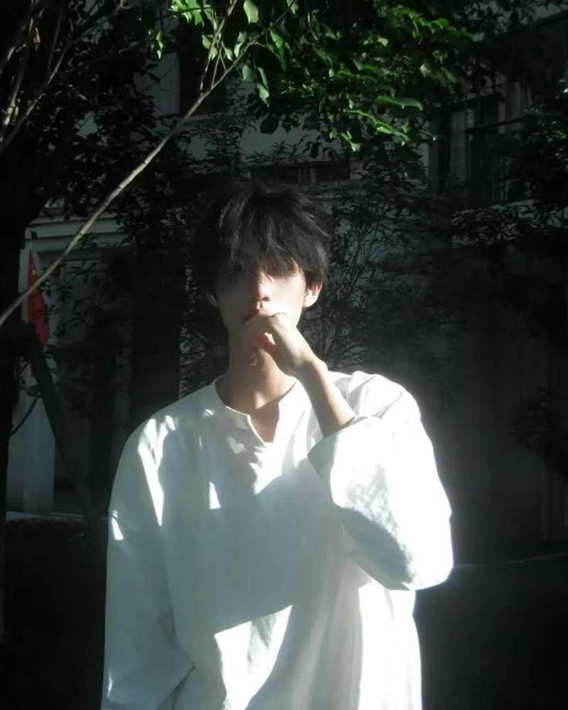 Bức hình trai đẹp K9 khuôn mặt cân đối nhẹ nhàng