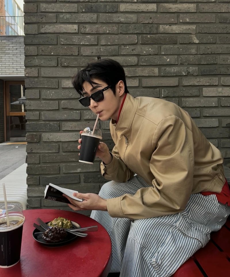 Bức hình trai đẹp ánh mắt trầm gương mặt sáng