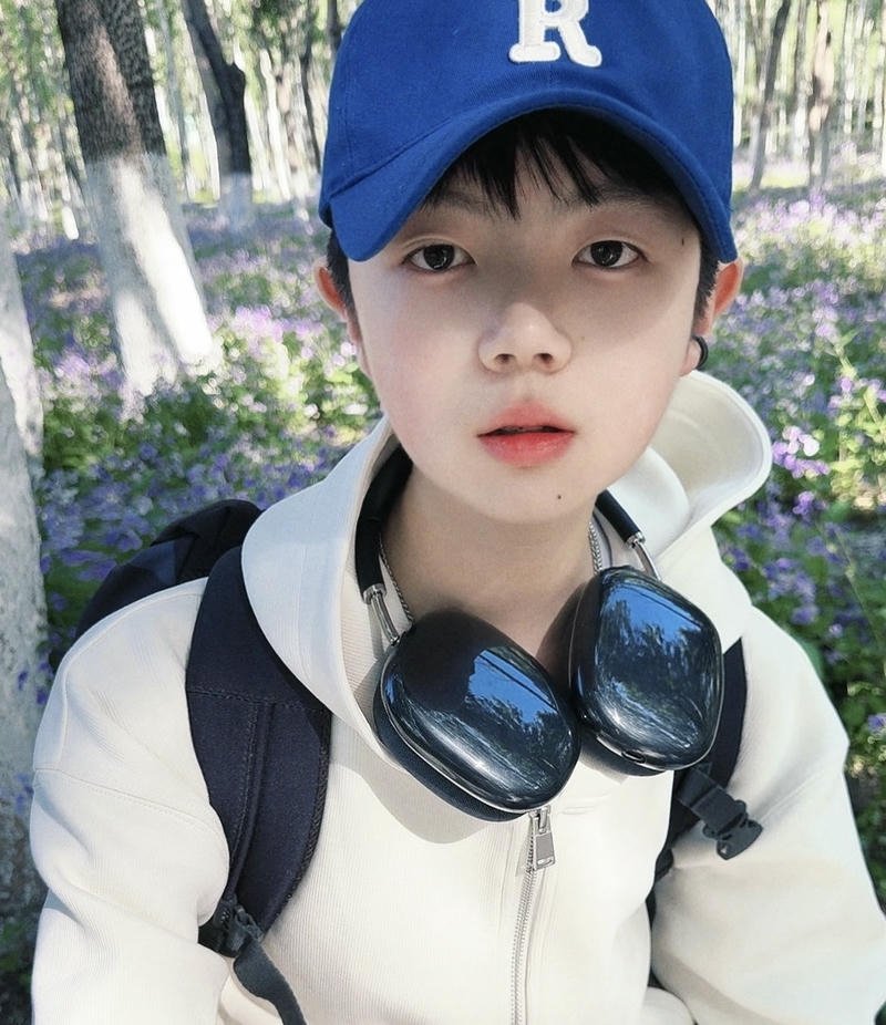 Chân dung cậu bé trẻ trung 13 tuổi đẹp nhất