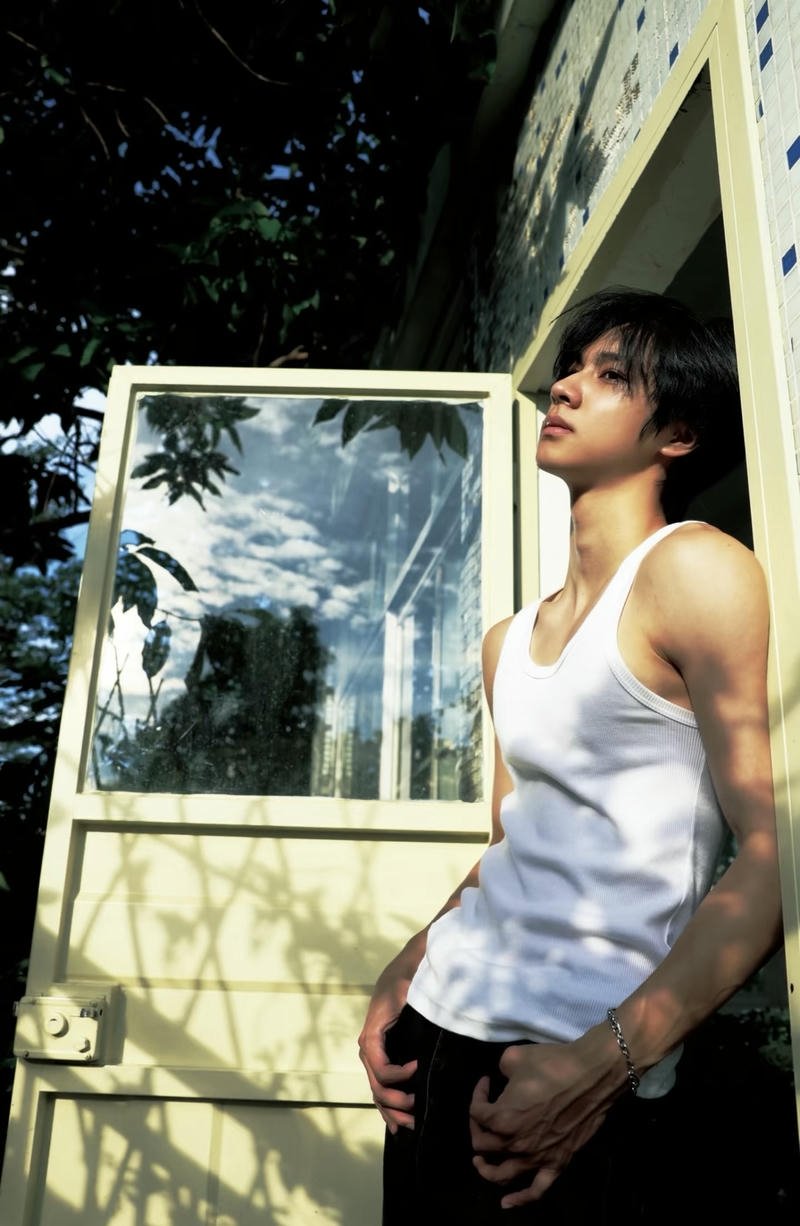 Chân dung chàng trai ánh mắt buồn kiểu ảnh sad boy lạnh lùng