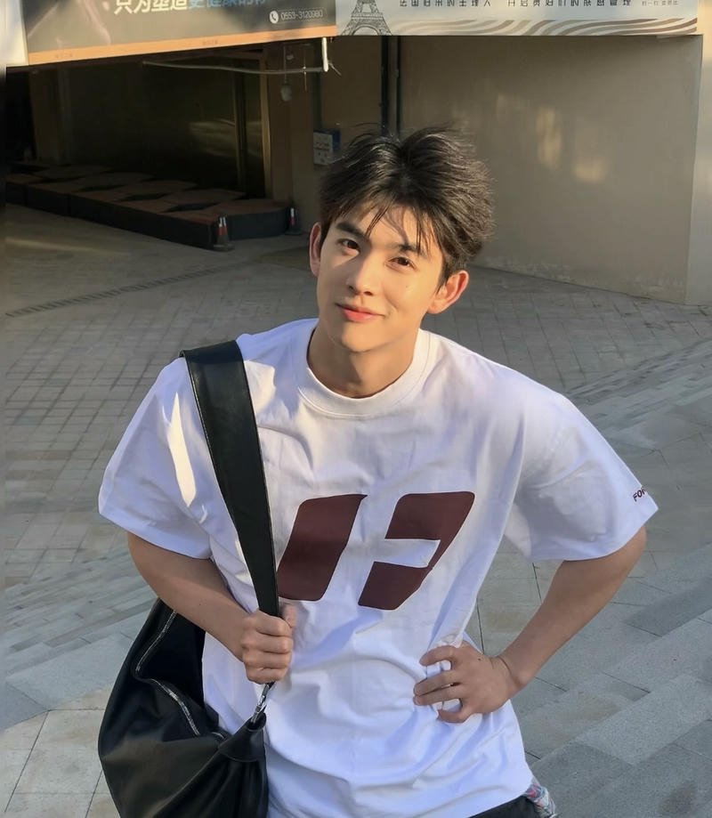 Chân dung chàng trai trẻ trong ảnh trai đẹp 2k7 cuốn hút