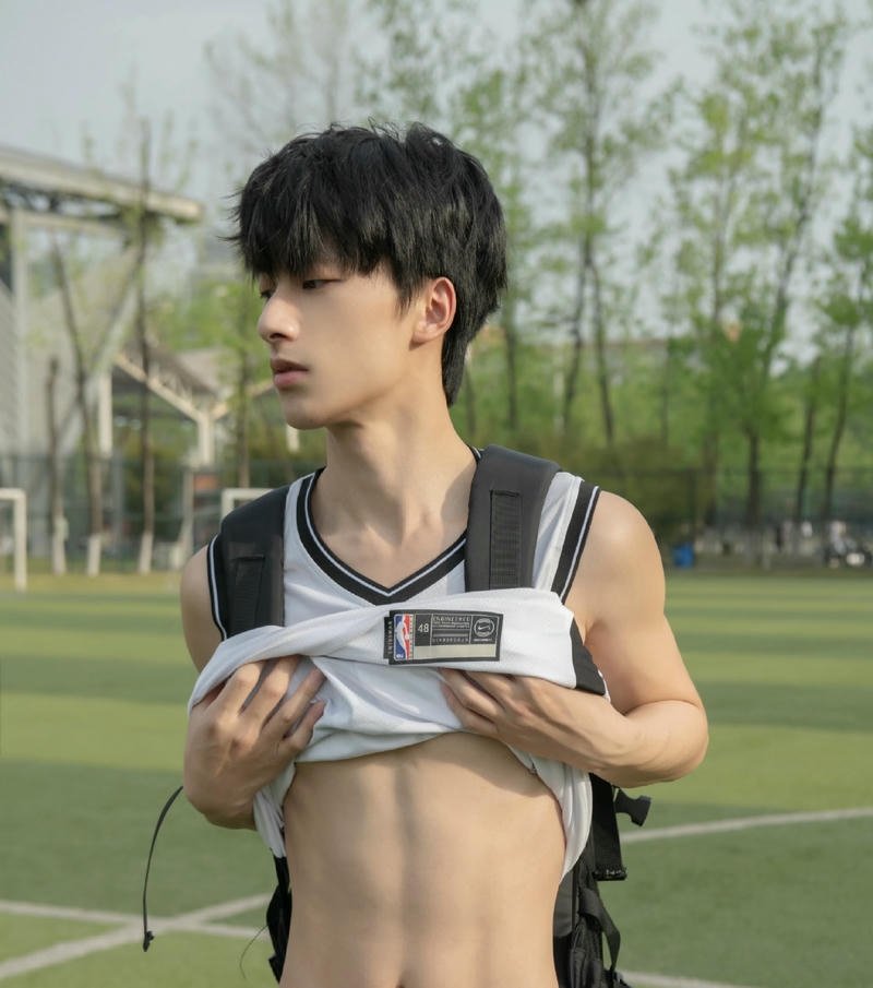 Chân dung gương mặt thư sinh trong ảnh trai đẹp 2k11 đời thường