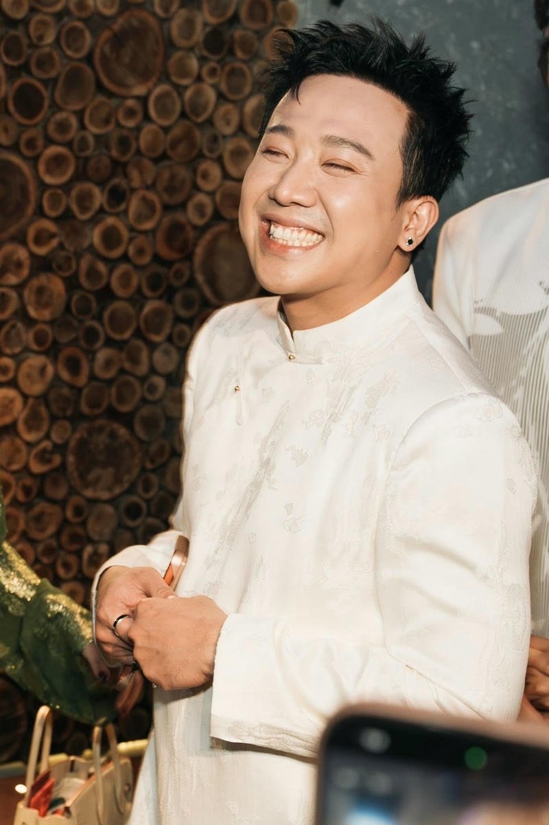 Chân dung rạng rỡ tự nhiên hình nền Trấn Thành