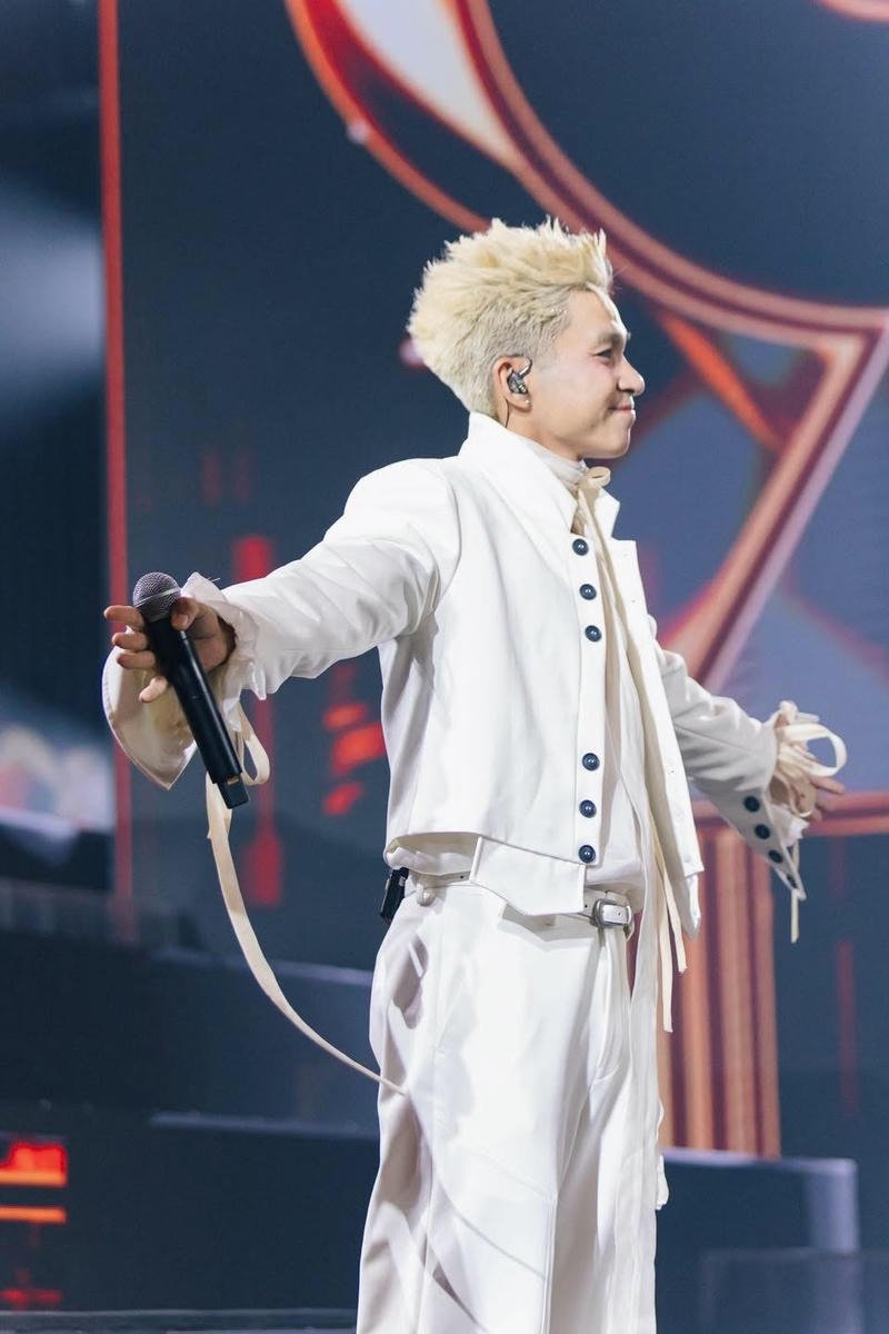 Chân dung sắc nét phù hợp làm nền Jun Phạm