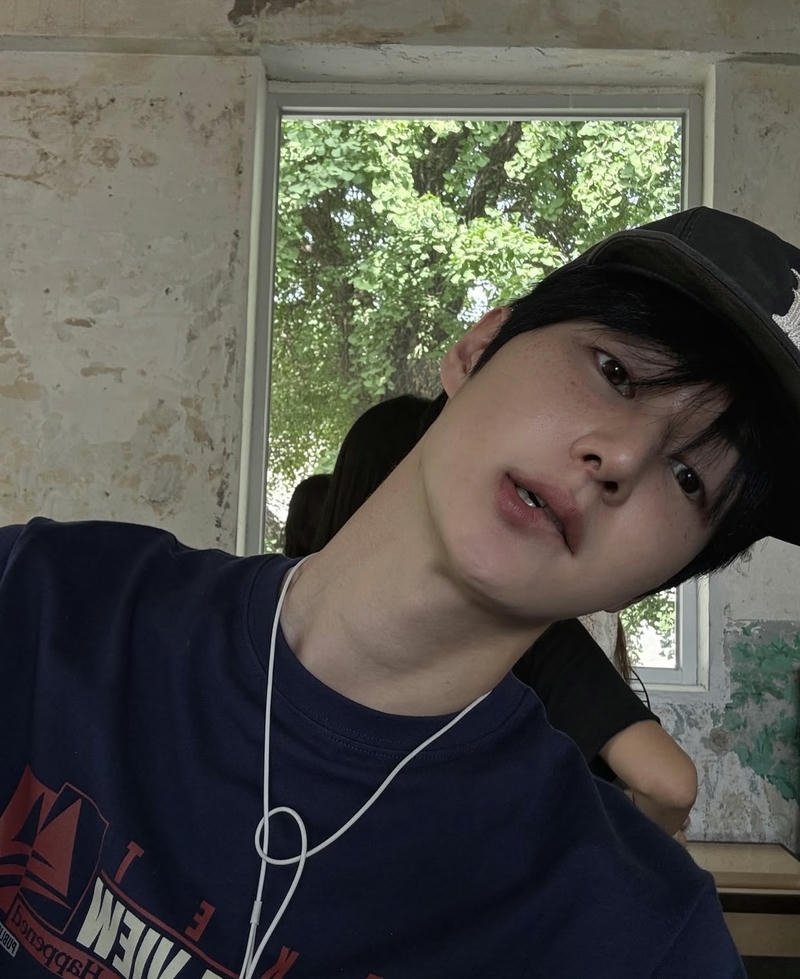 Chân dung trai đẹp gương mặt ưa nhìn ánh mắt sắc