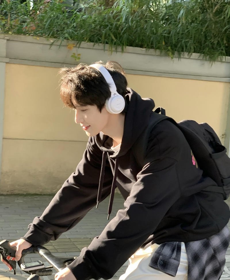 Chân dung trai trẻ phong cách dễ thương nhẹ nhàng