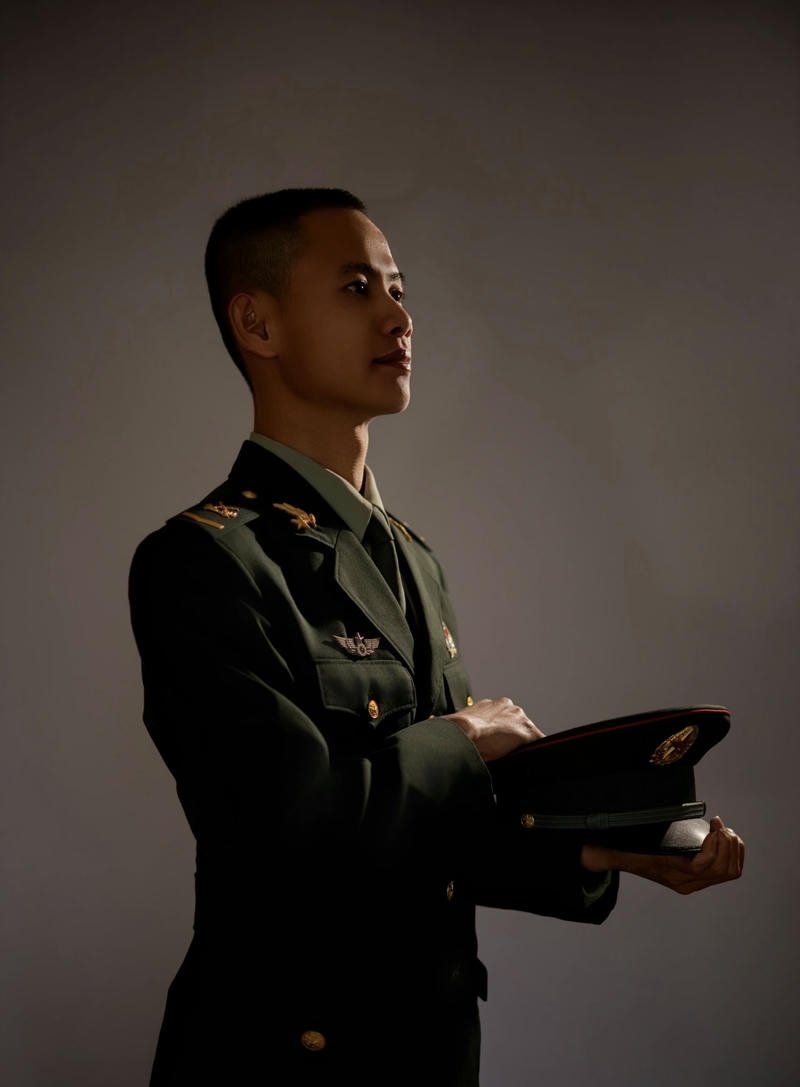 Chàng quân nhân trẻ trung phù hợp làm avatar điện thoại