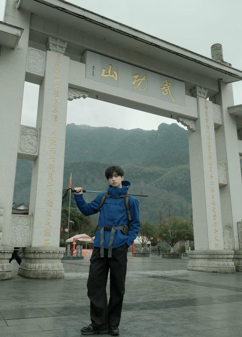 Chàng trai Douyin phong cách nổi loạn