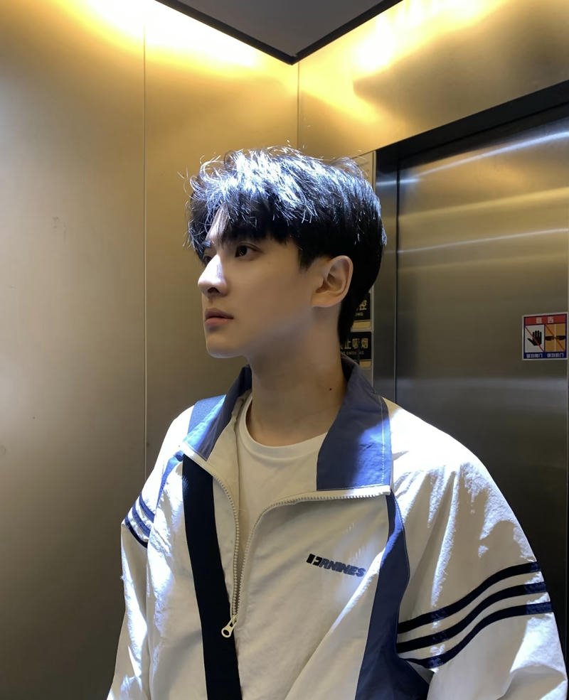 Chàng trai Douyin thần thái cuốn hút ánh nhìn mạnh