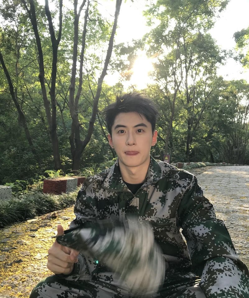 Chàng trai phong cách hiện đại làm avatar trong ảnh trai đẹp 2k8