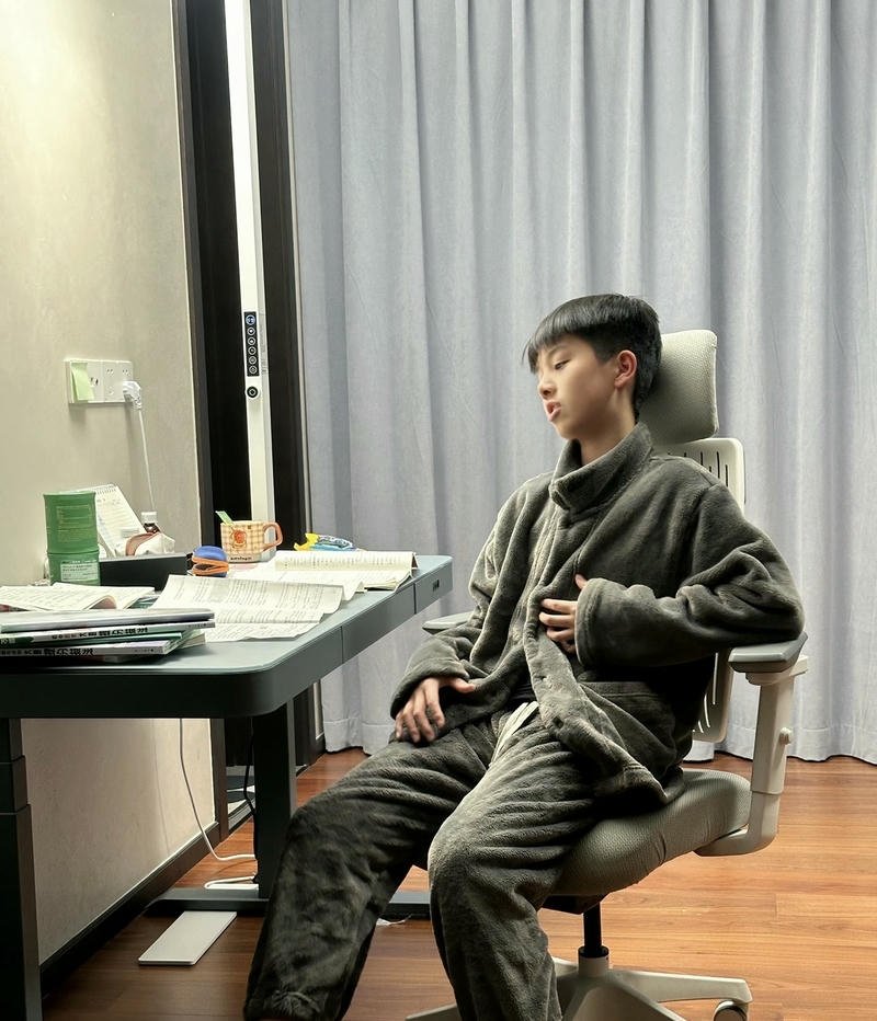 Chàng trai thần thái tự nhiên trong ảnh trai đẹp 13 tuổi