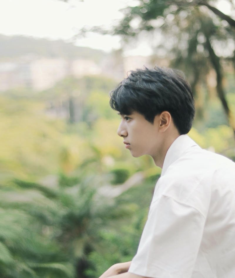 Chàng trai trẻ nổi bật trong ảnh trai đẹp 2k8