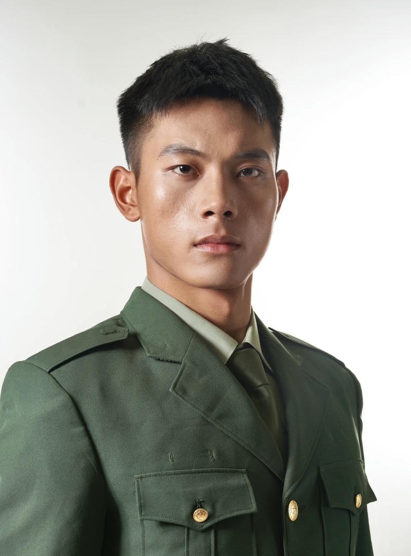 Chiến sĩ trẻ với gương mặt sáng và cuốn hút