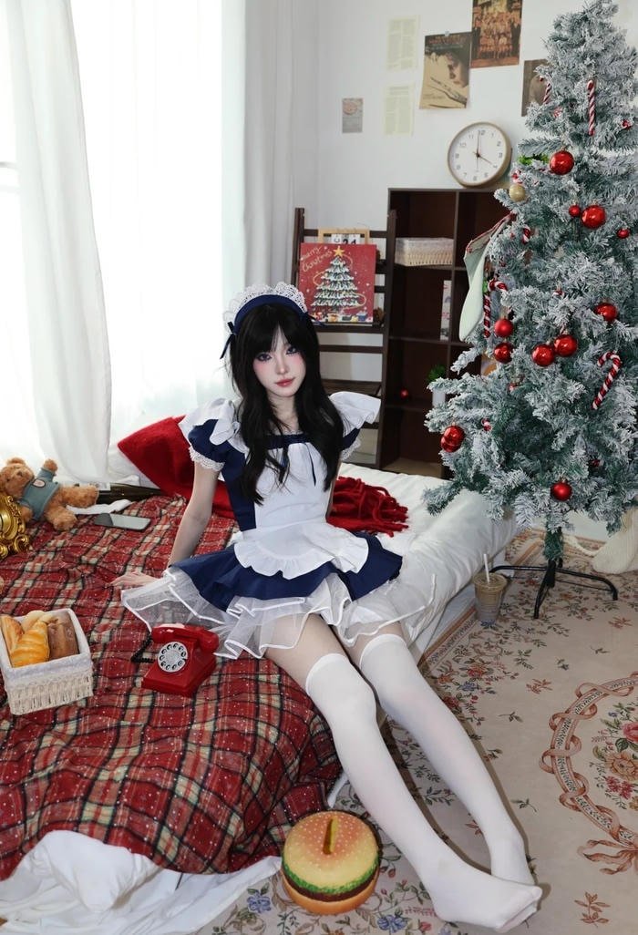 Cosplay hầu gái gợi cảm phong thái cuốn hút