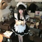 Cosplay hầu gái với thần thái tự tin rõ nét