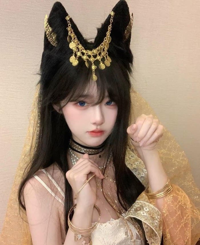 Cosplay mèo gái xinh tạo dáng đáng yêu trước ống kính