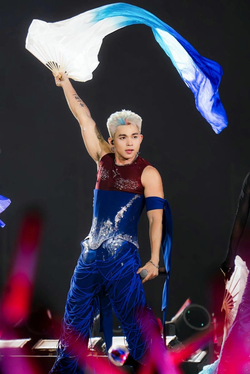 Diện mạo mạnh mẽ cá tính hình nền Jun Phạm ngầu