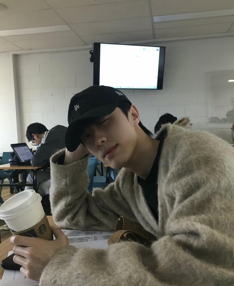 Douyin trai đẹp phong thái điềm tĩnh ánh nhìn sắc