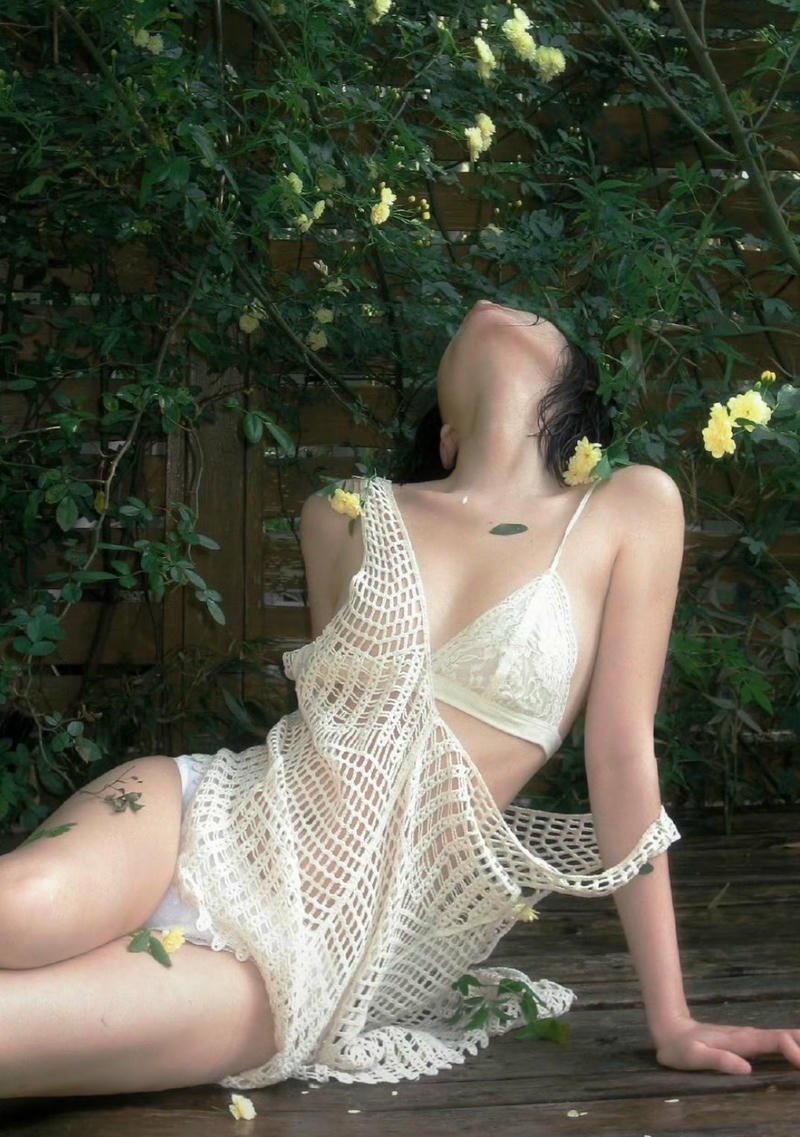 Gái xinh bikini cuốn hút với thần thái tự tin