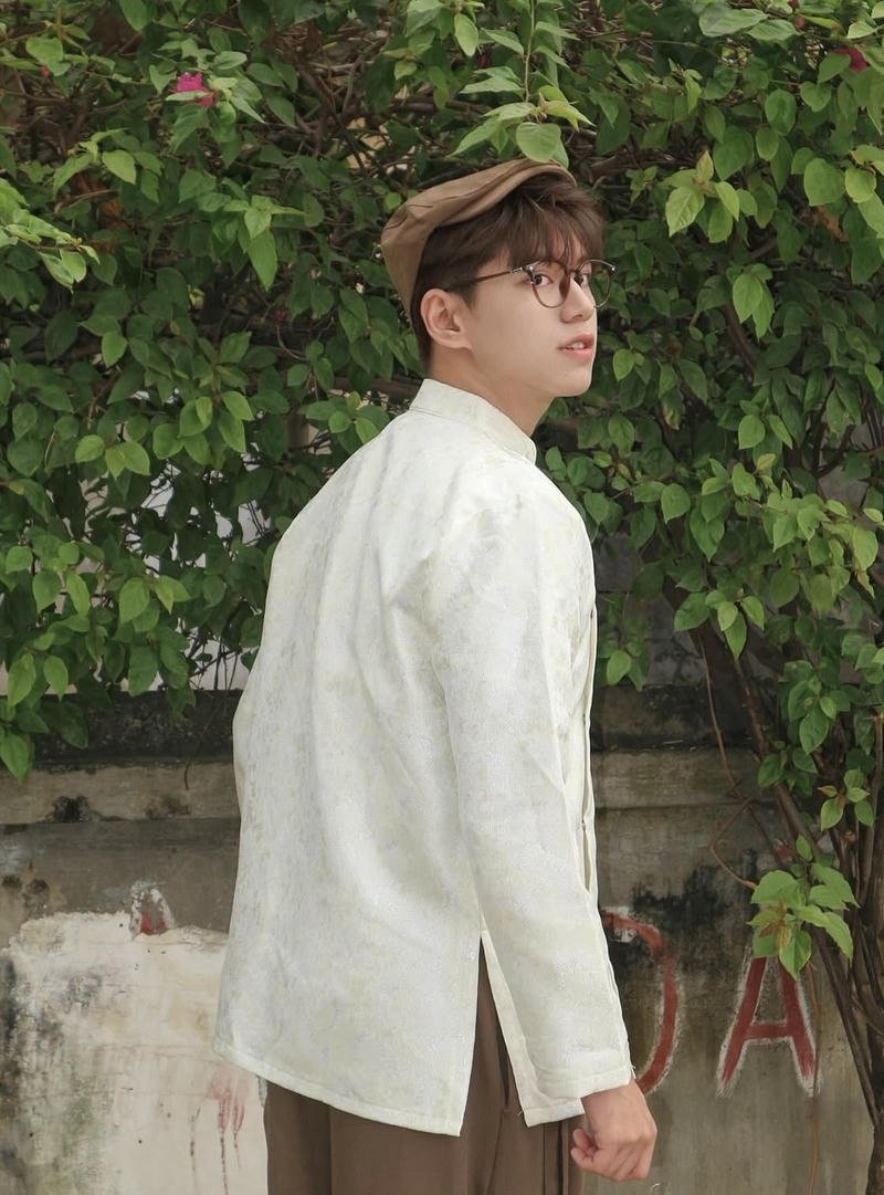 Góc chụp trai đẹp gương mặt sắc nét ánh nhìn sâu