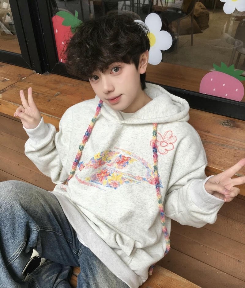 Gương mặt baby của chàng trai đẹp cute