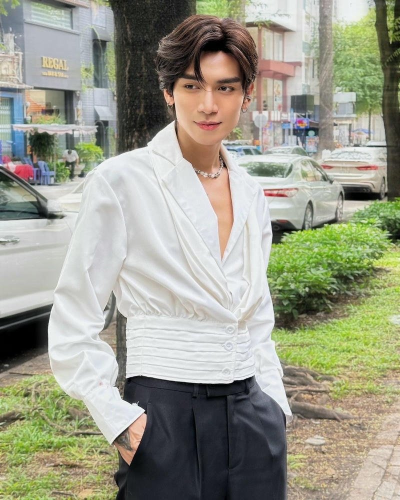 Gương mặt điển trai trong ảnh BB Trần