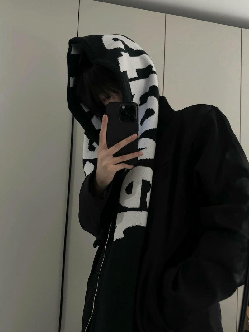 Gương mặt nam Trung Quốc được giấu kín một phần